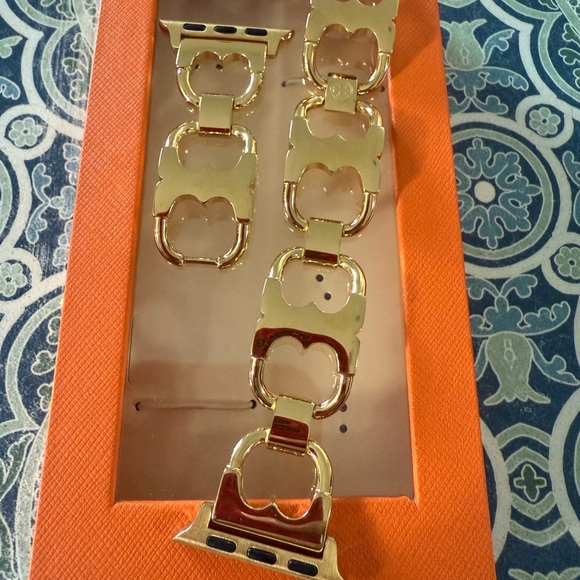 Tory Burch Apple Watch band gold tone - Picture 2 of 6